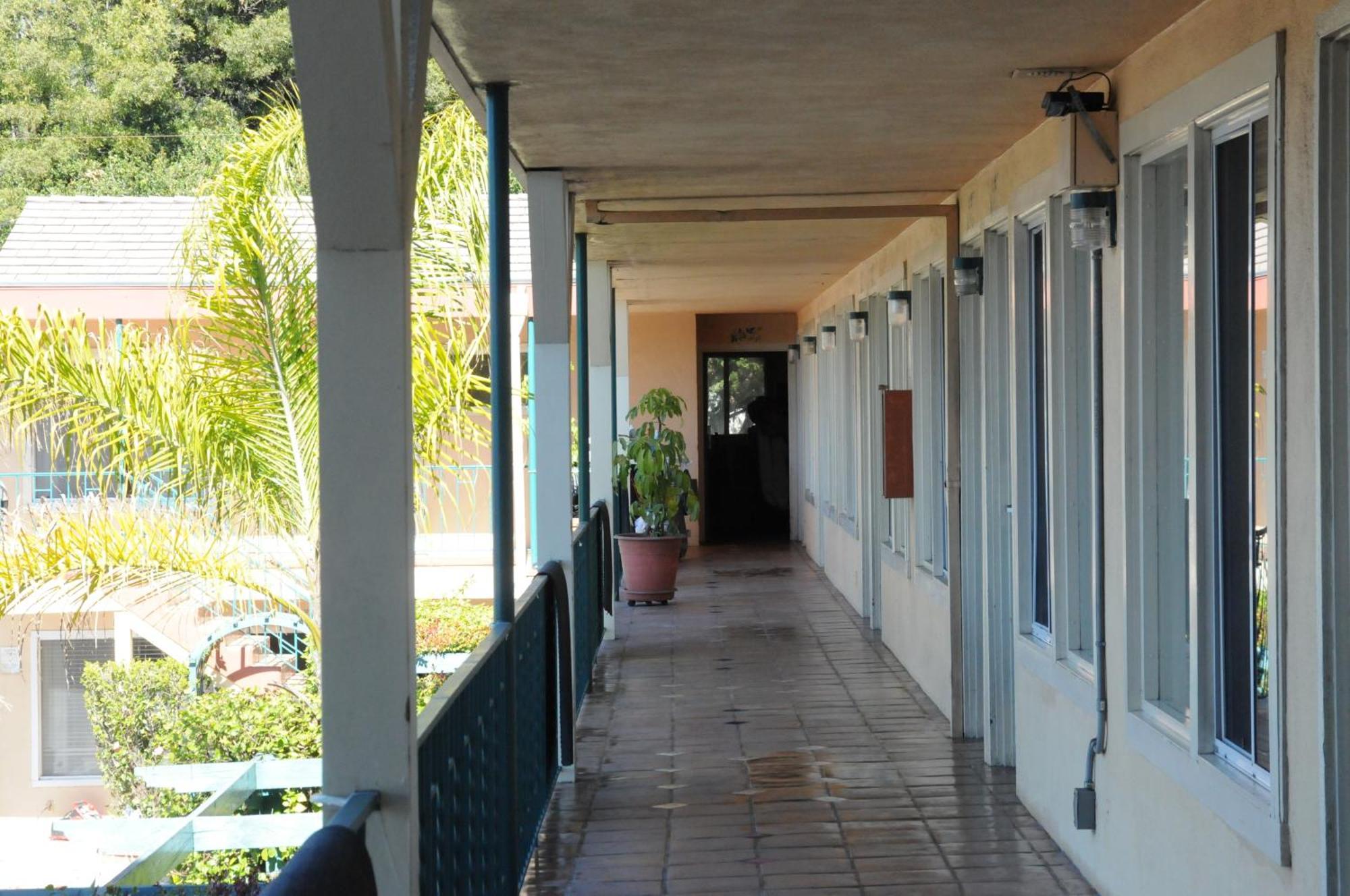 Oasis Inn And Suites Santa Barbara Exterior foto