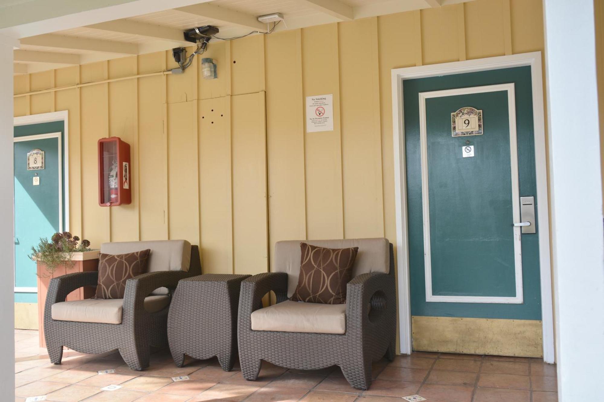 Oasis Inn And Suites Santa Barbara Exterior foto
