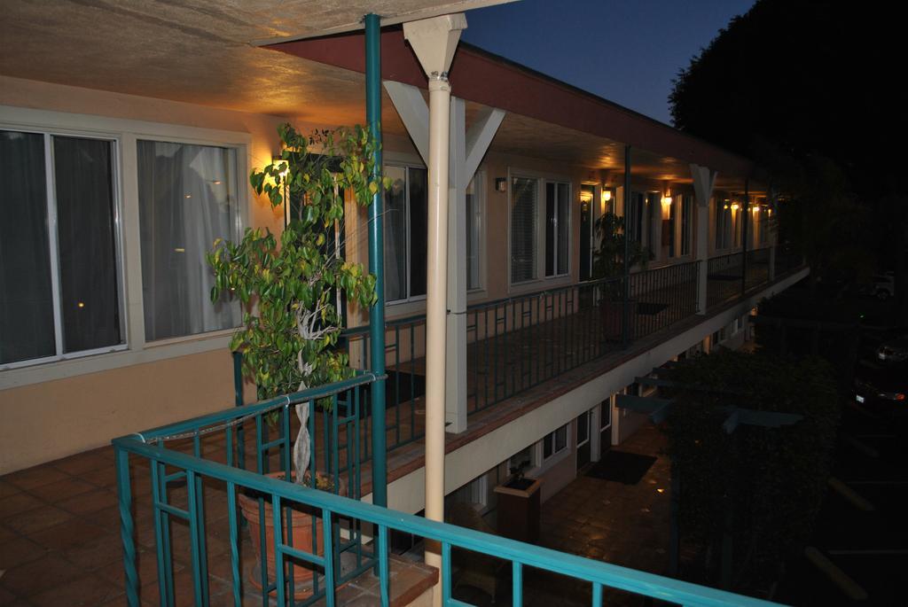 Oasis Inn And Suites Santa Barbara Exterior foto